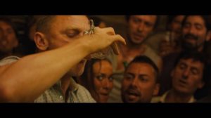 skyfall-2012-james-bond_daniel_craig_drinking_scorpion