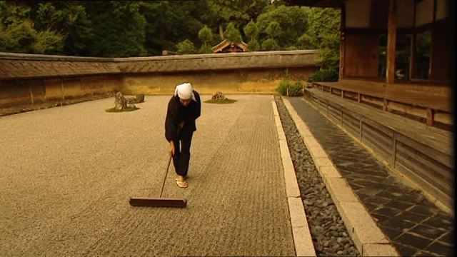 923026140-ryoanji-raking-rock-garden-rake