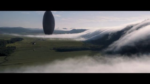 movie-arrival-amy-adams-jeremy-renner-1